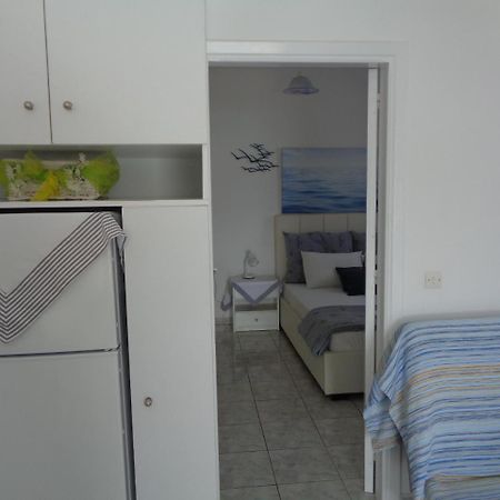 Blue And White Studios & Apartments Lefkos  ภายนอก รูปภาพ